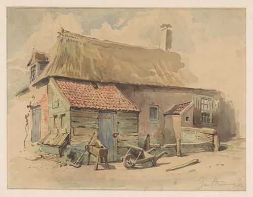 Boerenhuis met houten aanbouw, ervoor een kruiwagen en een slijpsteen