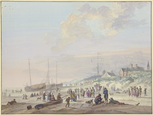 Strand, drei Fischerbarken sind an Land gezogen, viele Personen belustigen sich, rechts ein Dorf auf der Düne