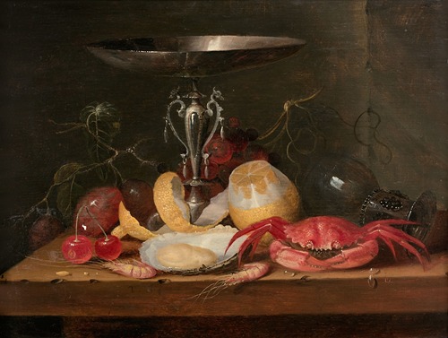Tazza, citron et fruits de mer sur un entablement