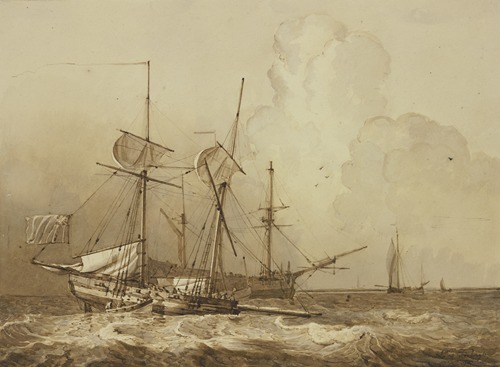 Bewegte See, ein zweimastiges Schiff segelt nach rechts an einem Dreimaster vorbei, der die Segel eingerefft hat