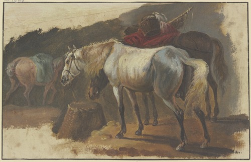 Ein Schimmel und ein bepackter Brauner an einem Korb stehend, im Hintergrund ein drittes Pferd mit blauer Decke