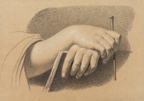 Die Hände eines Zeichners mit Stift, über dem Zeichenheft verschränkt