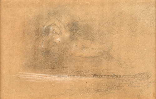 Jeune femme allongée dans un paysage