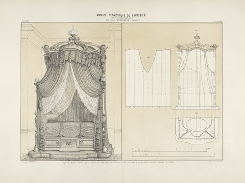 Coupe de rideaux froncés sur un châssis de mileu cintré en élévation sur les trois faces et sure les courbes montantes soutenant le châssis.