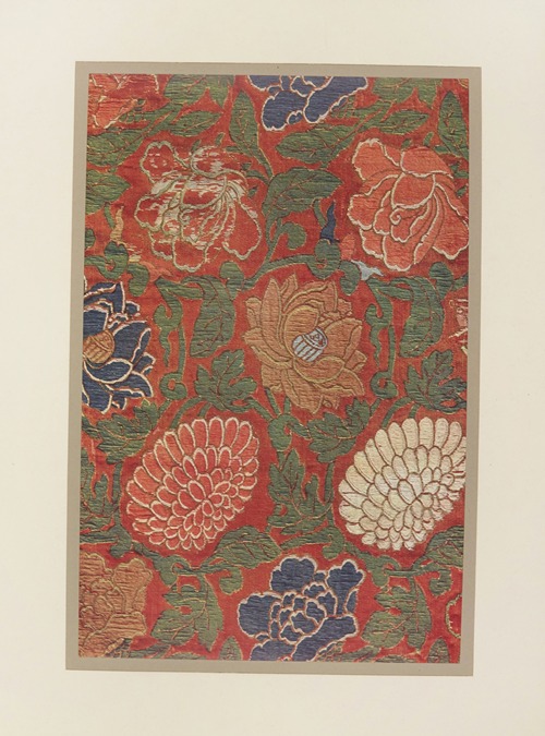 Chrysanthèmes, lotus et pivoines