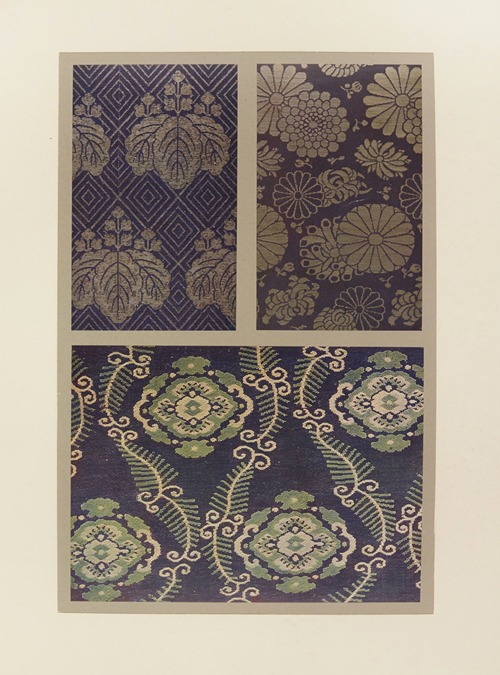 Paulownia stylisé ; fleurs de chrysanthème stylisées ; motifs d’ornement