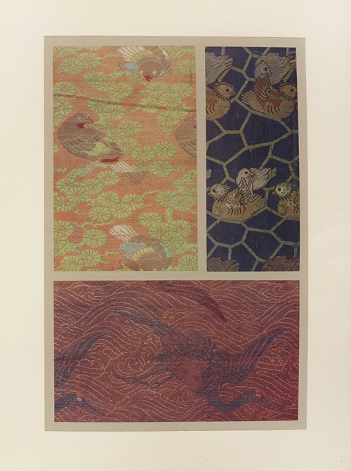 Oiseaux dans les arbres ; canards mandarins ; vol de grues sur les flots