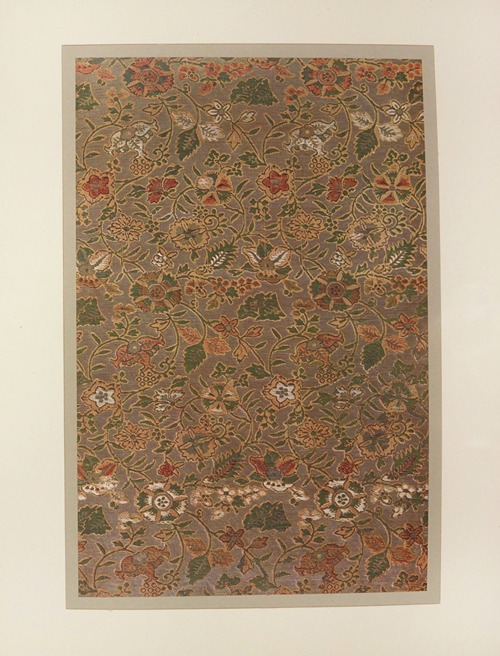 Rinceaux et fleurs stylisées