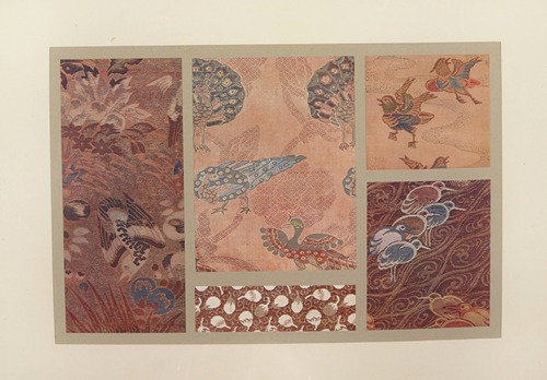 Plantes et oiseaux ; paons stylisés ; fruits ; oiseaux ; grues sur des flots stylisés