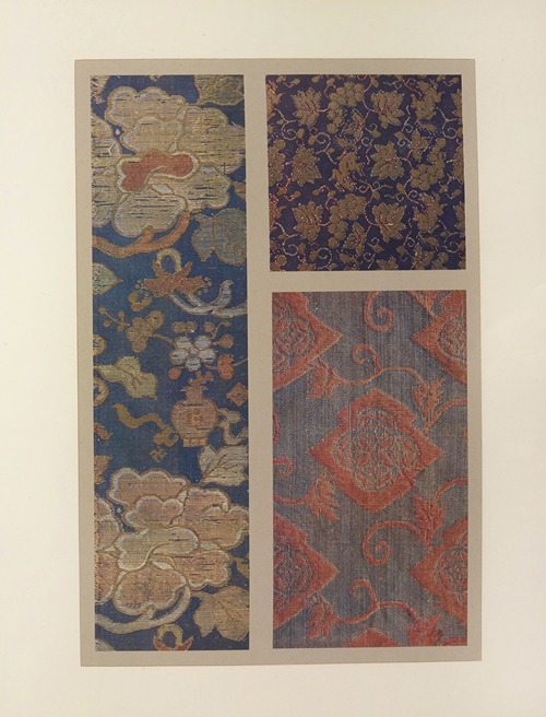 Fleurs et motifs ornementaux ; renards et raisins ; motifs d’ornement
