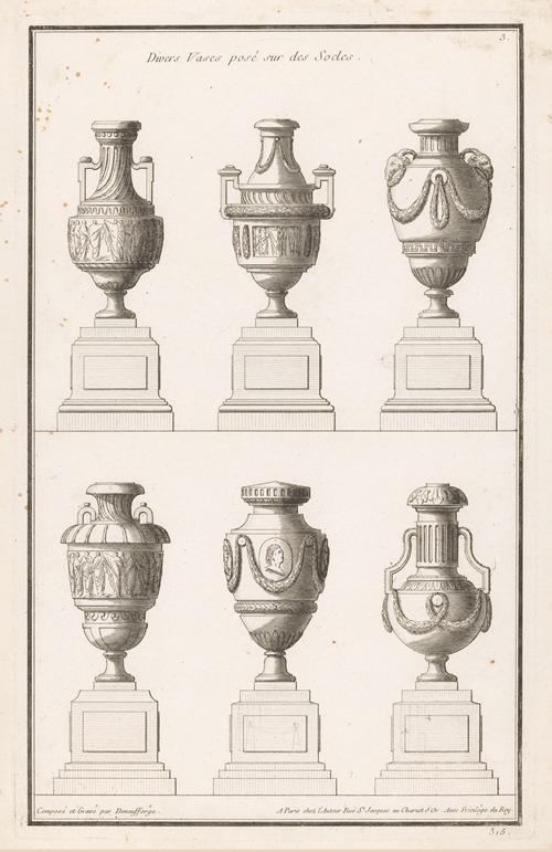 Divers Vases posé sur des Socles