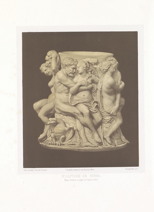 Vase d’ivoire sculpté