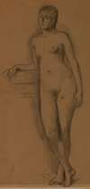 Femme nue debout, de face, coude et avant-bras droit appuyés